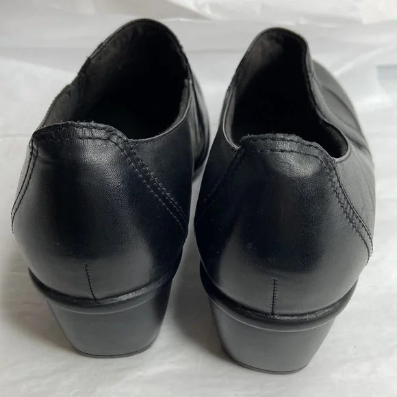 Clarks Genette 9 wide black leather shoes with 2” heel like new - Picture 4 of 12